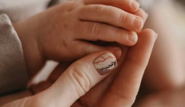 GÖZÜ YAŞLI ANNE KIZINDAN ÖZÜR DİLEDİ GÖZÜ YAŞLI ANNE KIZINDAN ÖZÜR DİLEDİ