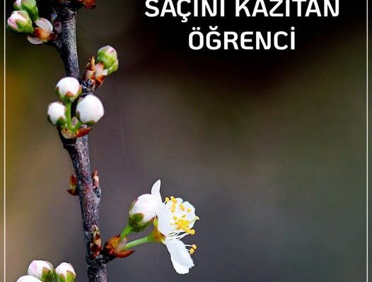 KIŞ GÜNÜNDE SAÇINI KAZITAN ÖĞRENCİ