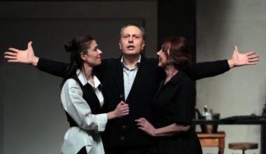 İBB Şehir Tiyatroları “Bir Halk Düşmanı” Oyunuyla Tuzla’da İBB Şehir Tiyatroları “Bir Halk Düşmanı” Oyunuyla Tuzla’da