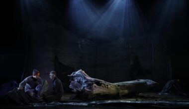 “Sürüklenmiş” Temsillerine Mart’ta Devam Ediyor