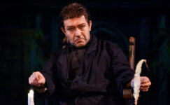 Ankara Devlet Tiyatrosu Yapımı “Faust” AKM Sahnesinde!