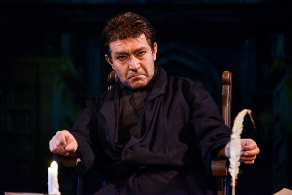 Ankara Devlet Tiyatrosu Yapımı “Faust” AKM Sahnesinde!