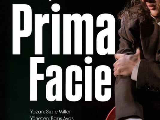 Nilüfer Kent Tiyatrosu’nun “İlk Bakışta Prima Facie”
