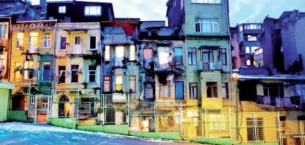 Ali Öz, 10 yılda 50 bin kareyle Tarlabaşı’nı belgeledi: