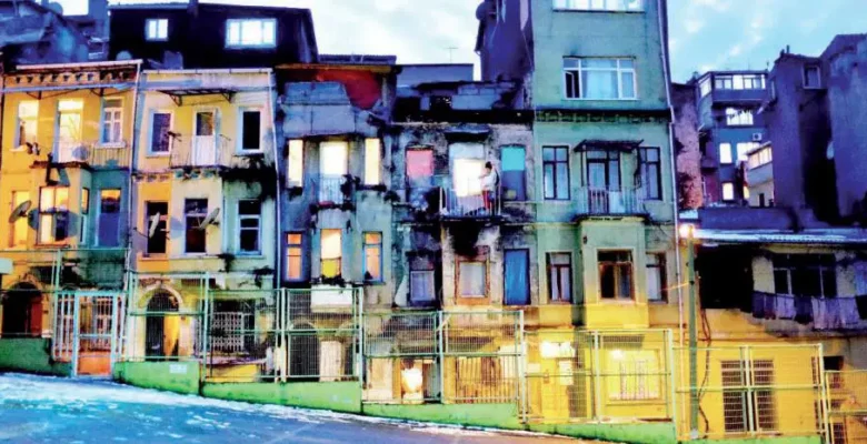 Ali Öz, 10 yılda 50 bin kareyle Tarlabaşı’nı belgeledi: Ali Öz, 10 yılda 50 bin kareyle Tarlabaşı’nı belgeledi: