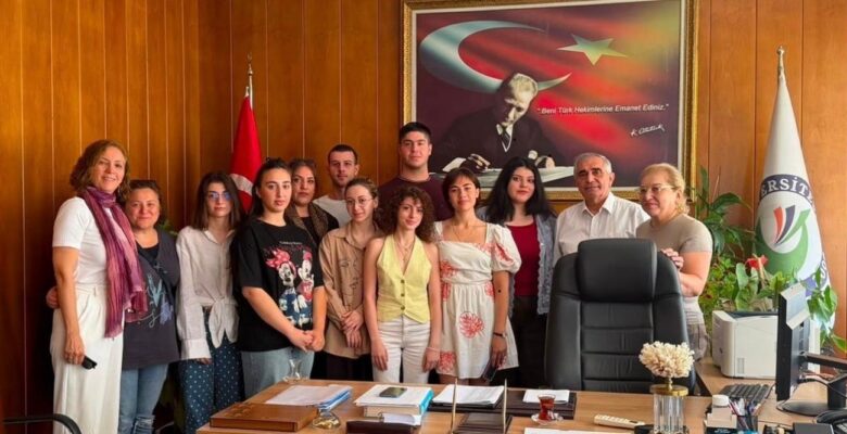 Yıldızlar Altında Tiyatro Zamanı: